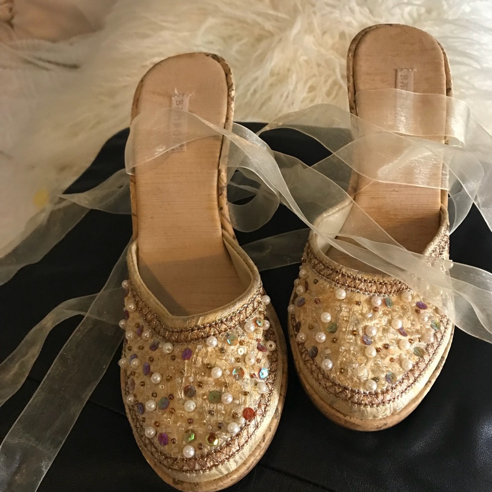 Platform very good condition w strip to the legs